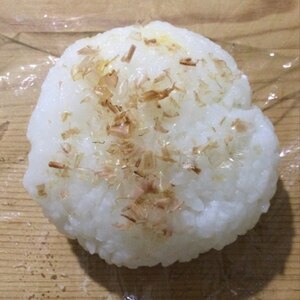 鰹節たっぷり♪おかかおにぎり✧˖°